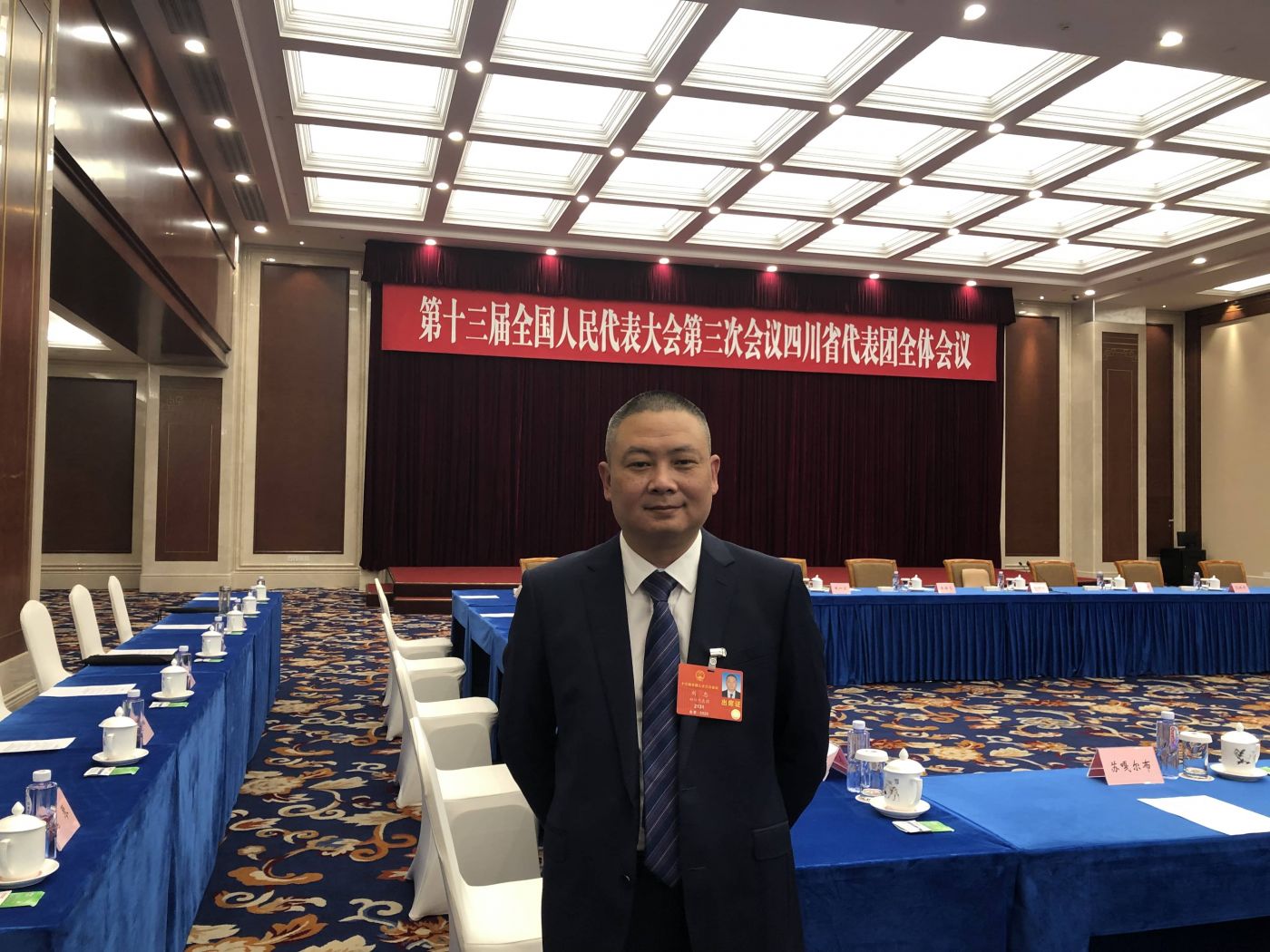 8. 全國人大代表、航空工業凌峰軍品分廠加工中心班長劉忠