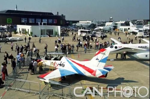 ?1999年K8飛機(jī)首次參加巴黎航展 ?1999年K8飛機(jī)首次參加巴黎航展